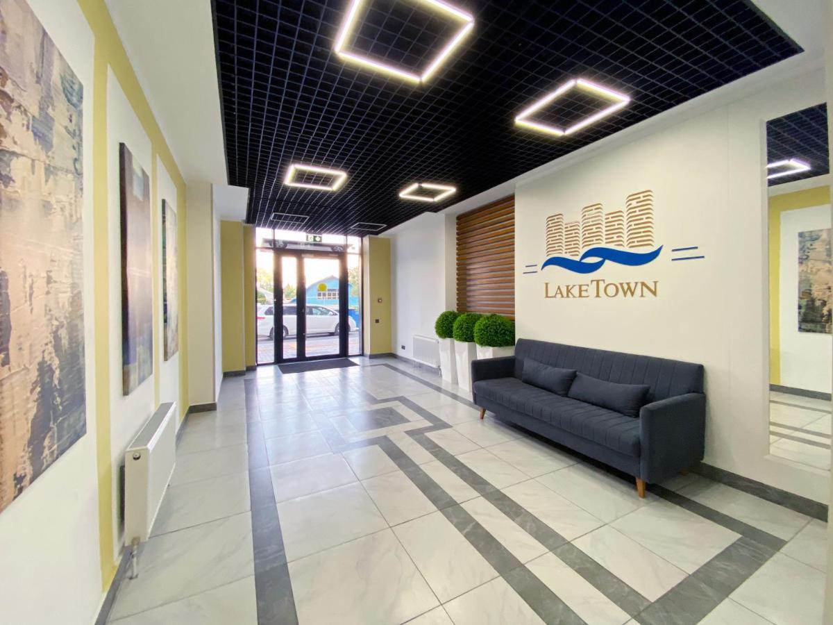 Апартаменты В Жк Laketown На Берегу Озера Alma-Ata Buitenkant foto